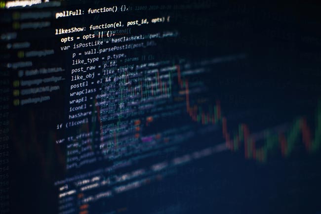 e-Rechnung: Programmcode. Bild: stock.adobe.com/Maximusdn (https://stock.adobe.com/de/images/developer-programming-code-abstract-computer-script-code-programming-code-screen-of-software-developer-software-programming-work-time/261507617?asset_id=261507617)