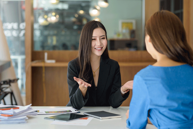 Personalgespräch | Mitarbeitergespräch | Ziele, Wünsche, Kritik. Bild: stock.adobe.com/amnaj