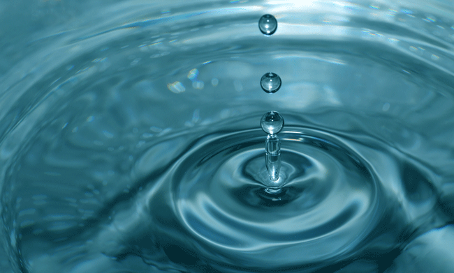 Nachhaltige KI: Wassertropfen symbolisch für den Wasserverbrauch. Bild: Bild: stock.adobe.com/dieter76 (https://stock.adobe.com/de/images/wassertropfen/397293555)